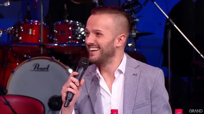 Nakon NEVEROVATNE TRANSFORMACIJE, Kosmajac ponovo spreman na DRASTIČAN KORAK! Voditelj zbunjen: "Šta je sa tobom?!" 4 kosmajac