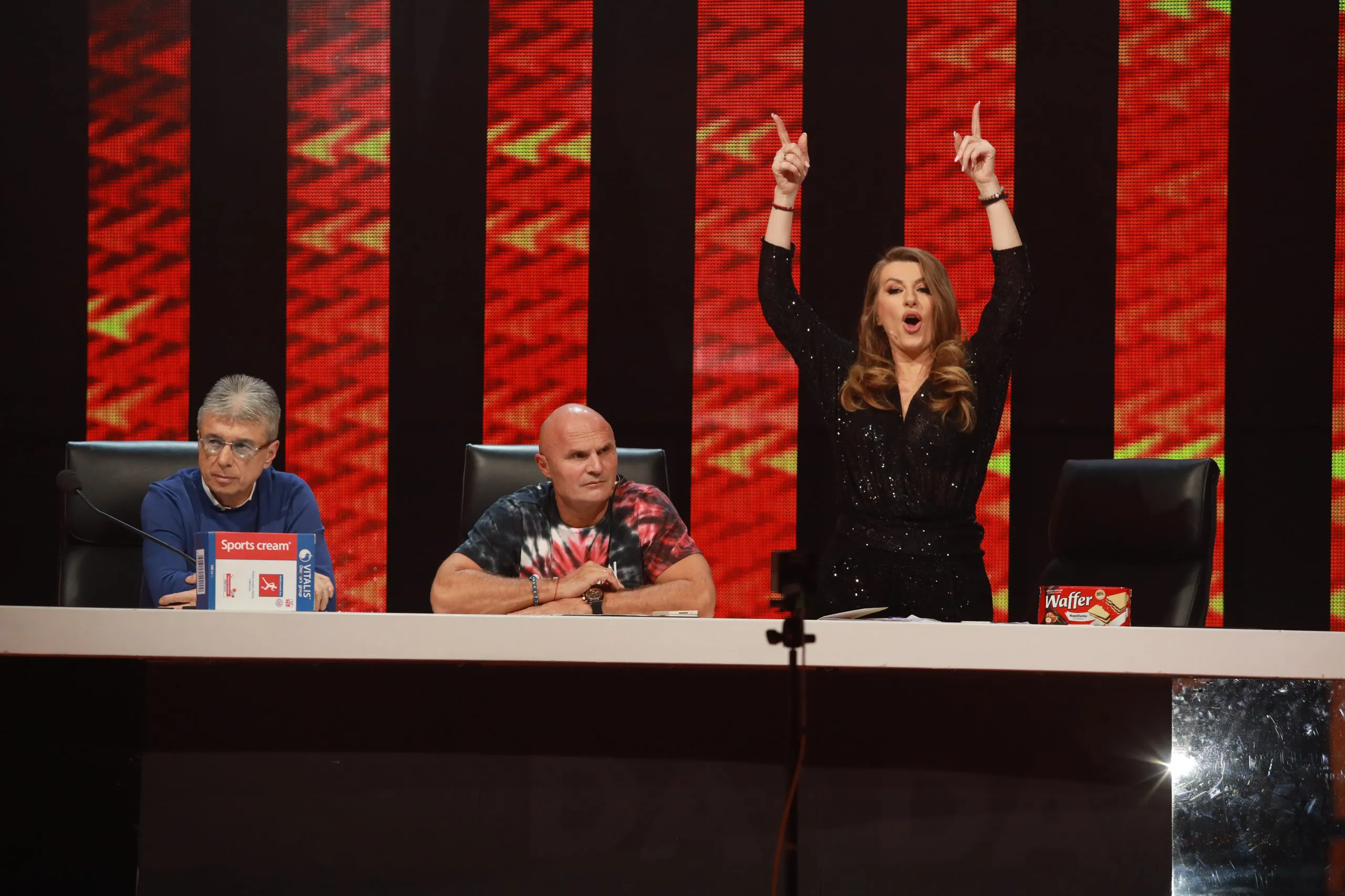 Viki Miljković se osvetila bivšoj drugarici, a ovo što je uradila niko nije očekivao: "Pozvala sam je kod mene" 6 viki i mili
