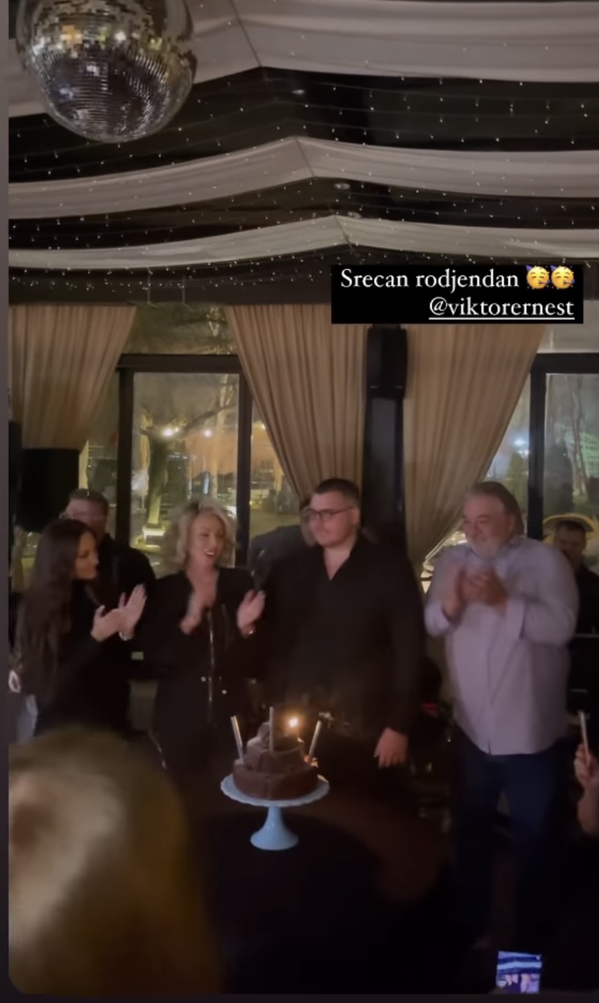 Svi detalji proslave Viktora Živojinovića: Brena i Boba preponosni, Prija usijala atmosferu, a ovo niko nije očekivao (FOTO) 7 IMG 1517