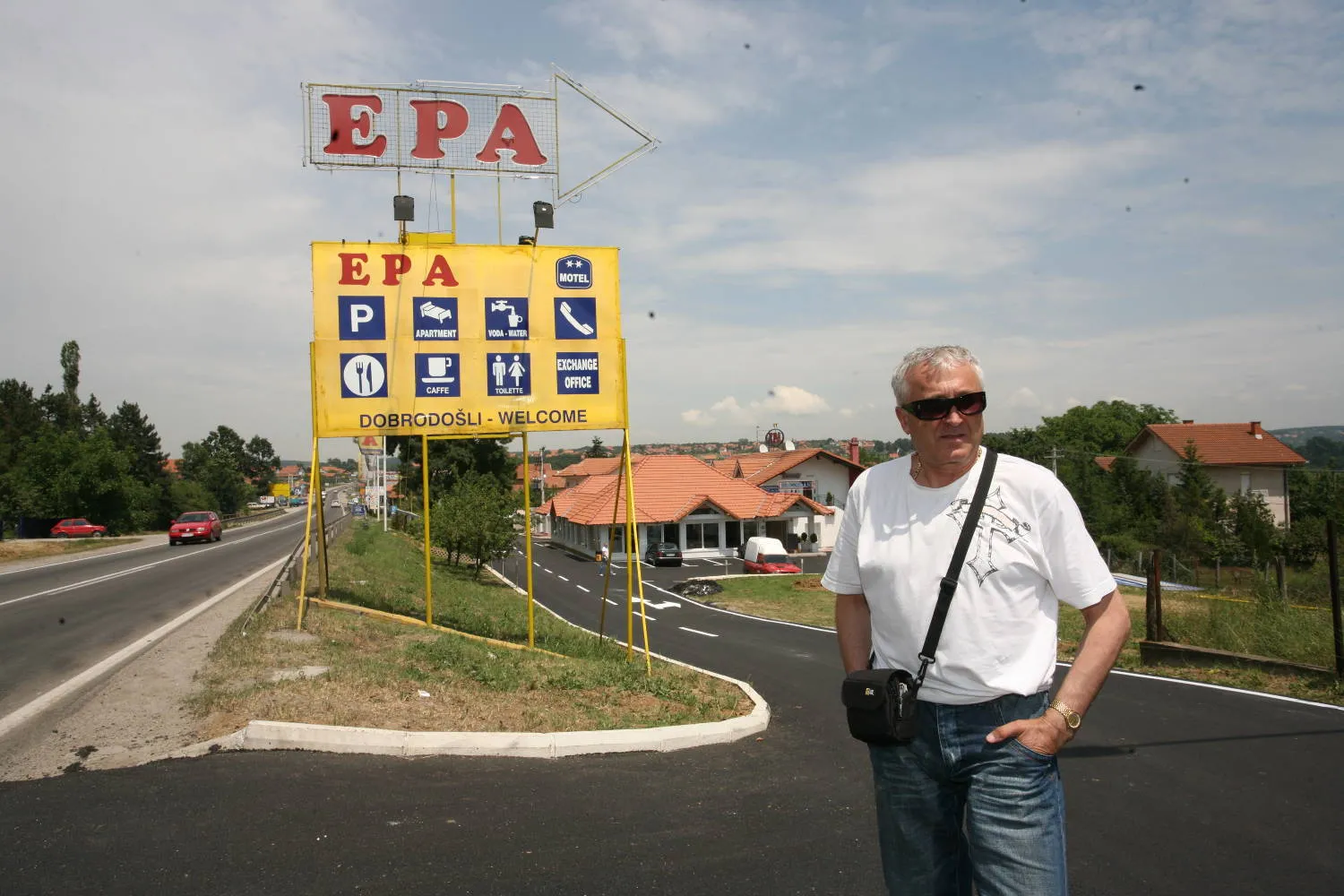 Ovako je nekada živeo Era Ojdanić: Hranio ovce i krave, a traktor mu je bio glavno prevozno sredstvo (VIDEO) 7 bd4d370b7d64dafdf208c1baa0cb6fbca117ff95