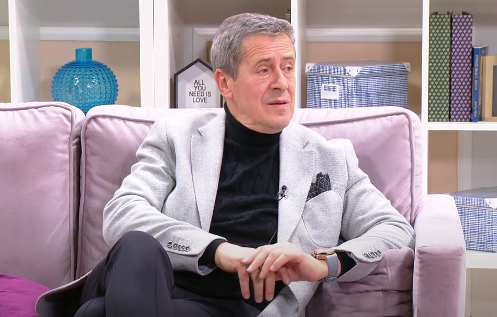 Enes Begović sa knedlom u grlu progovorio o bolnim gubicima: "Pevao sam i plakao" 5 enes