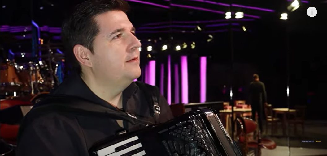 Estrada iz drugog ugla: Harmonikaš otkrio najčudnija mesta gde pevači kriju bakšiš, a jedno je hit: "Guraju tu pa šta stane" (VIDEO) 5 ivan radovanovic news
