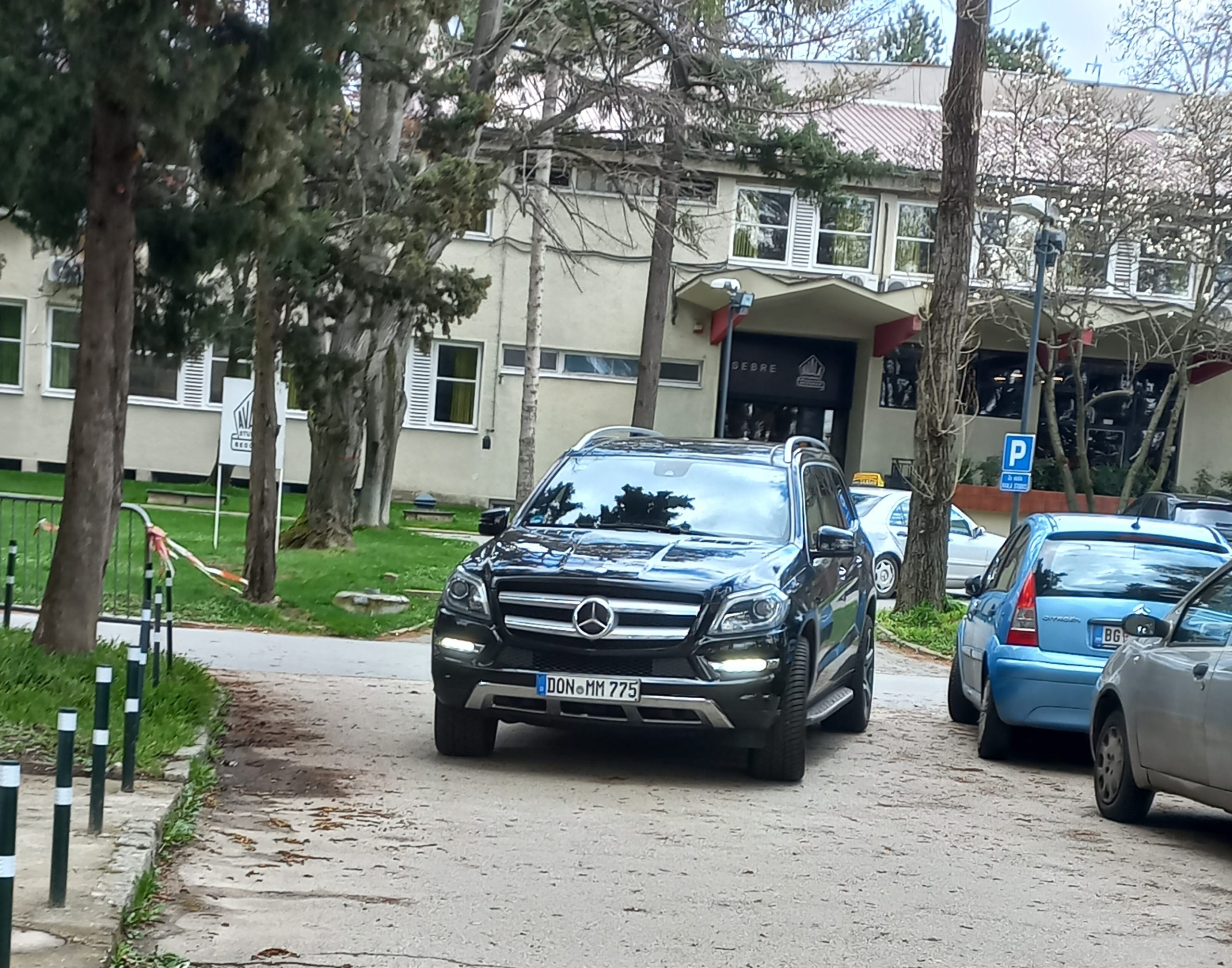 Šta voze članovi žirija "Zvezda Granda"? Nećete verovati koji model svi preferiraju (FOTO) 11 mili kola
