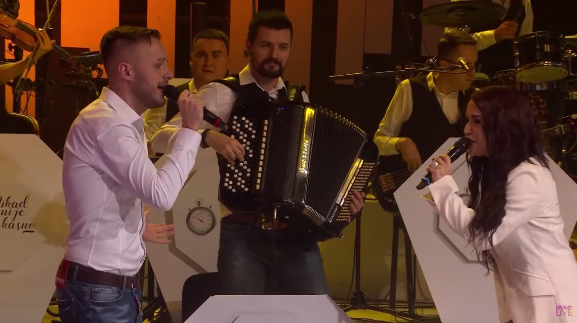 Aleksandra Mladenović i Kosmajac priredili boemsko veče: Zapevali i naježili ceo studio (VIDEO) 7 pevanje