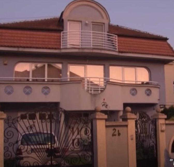 Ovde žive Aca Ilić i Bilja Jevtić: Svaki detalj vile u Beogradu odiše toplinom i luksuzom (FOTO) 7 Capture 9 14