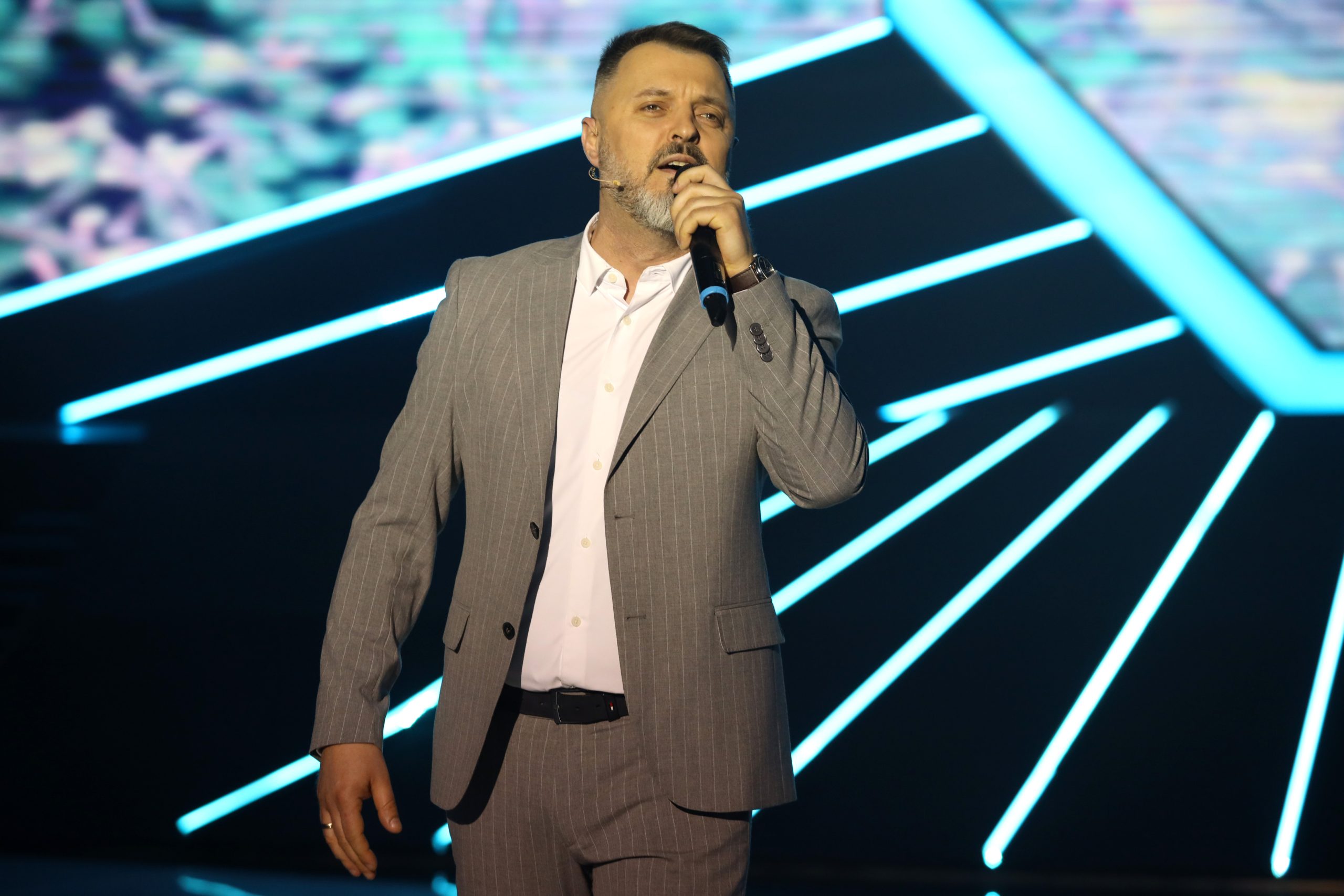 Supruga Nenada Manojlović ponovo u javnosti: Ovo je lepa Jelena koja je ukrala pevačevo srce (FOTO) 5 NENAD MANOJLOVIC NNK SNIMANJE 07032023 FOTO MUNJA 13 ok