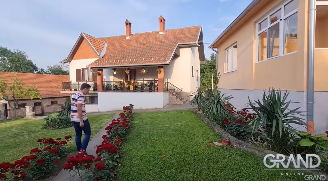 U rajskom dvorištu zvezde Granda nalaze se čak tri kuće, a razlog zbog kog više ne živi tu je po malo tužan 9 bojan pavlovic kuca