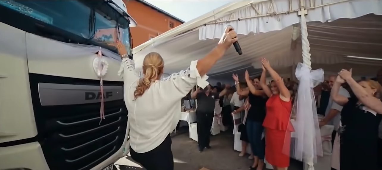 Ovo su najveći kraljevi bakšiša: Zvezda Granda od novčanica nije mogla da dođe do vazduha 8 canaa