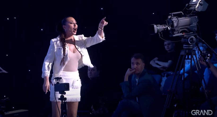 Ceca napustila stolicu u žiriju, Popović je uzaludno molio da se vrati: "Neću, doviđenja, prijatno" (VIDEO) 8 ceki2