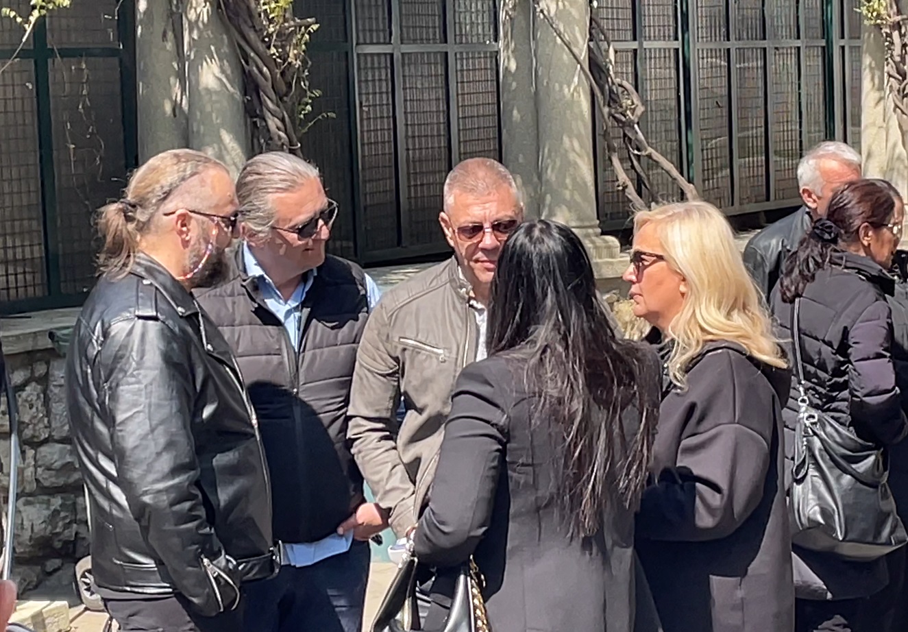 Muk na Novom groblju: Porodica i prijatelji se opraštaju od Saše Vidića (FOTO) 11 sv4