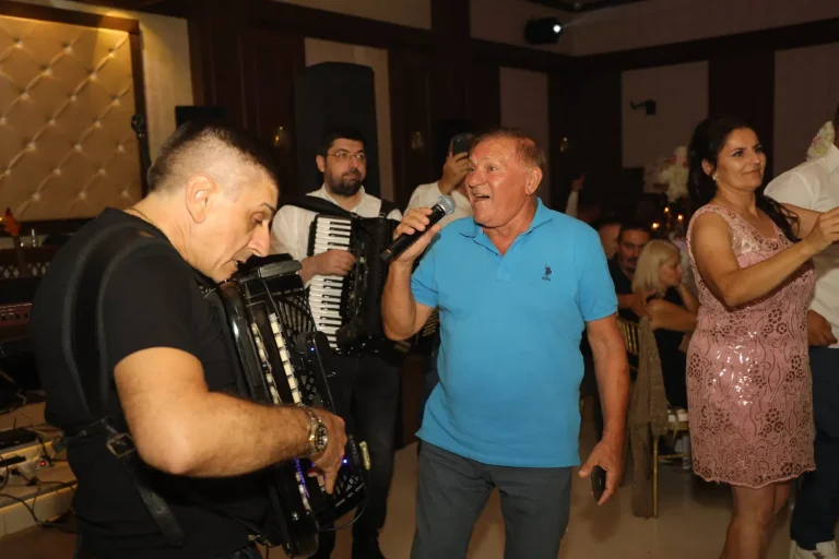 Trljaćete oči: Miloš Bojanić ima dvojnika, sličnost je nerealna (FOTO) 5 14cf5410e5fbc09e96521f1ad5c7b208f922d50e 768x512 1