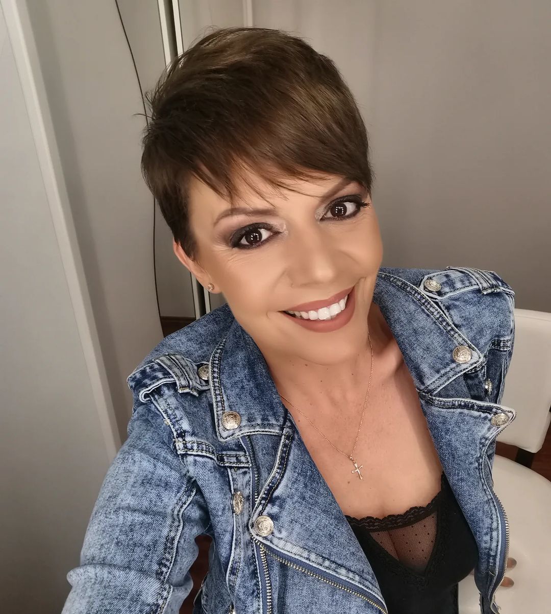 Snežana Trifunović pokazala koliko srce ima: Odlučila da obraduje dve maturantkinje ovim gestom: "Celog života poklanjam" (FOTO) 7 343720714 763385805441071 3775322352524504215 n 1