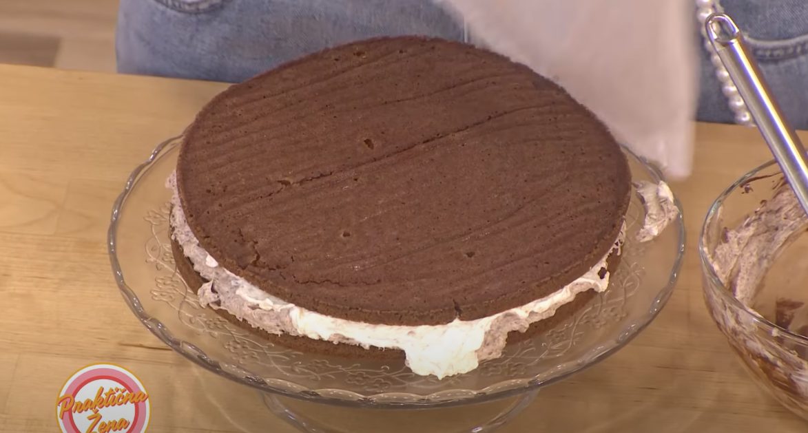 Desert koji će oduševiti sve sladokusce: Posna čokoladna torta (VIDEO) 7 Capture 33