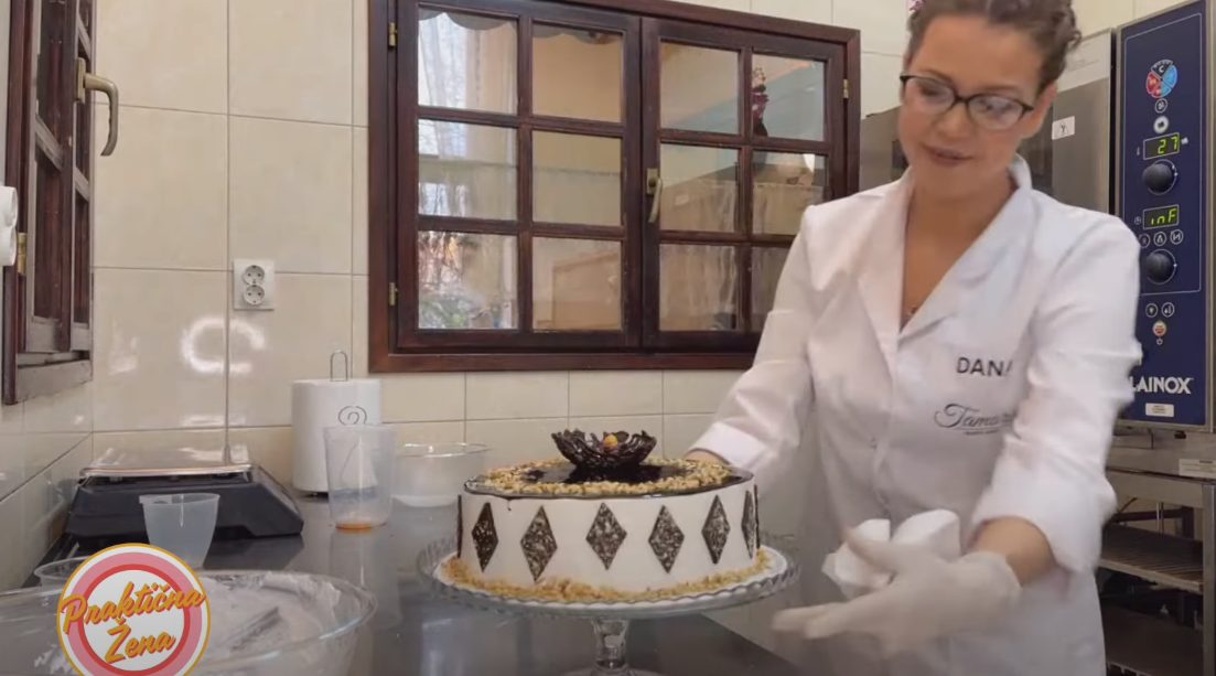 Desert koji će oduševiti sve sladokusce: Posna čokoladna torta (VIDEO) 8 Capture 34