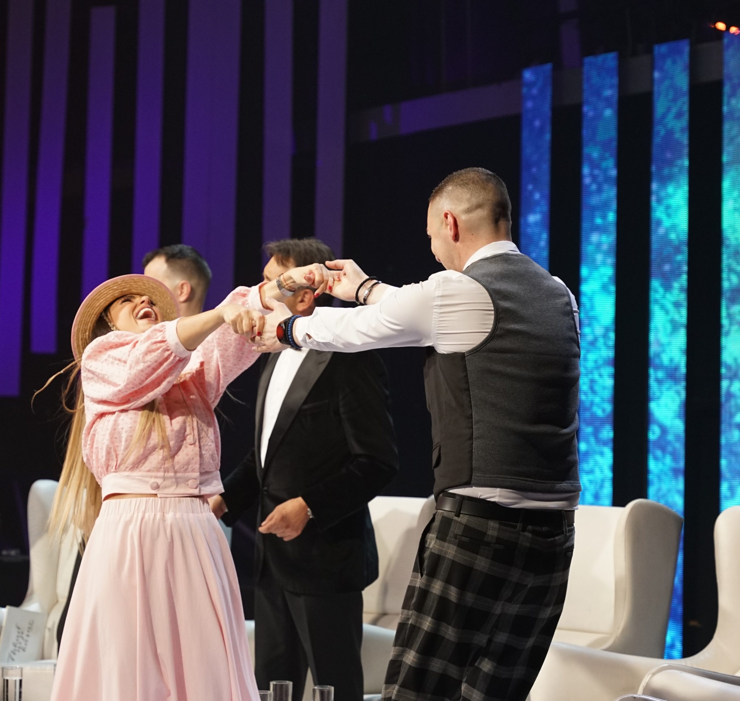 Zbog jedne numere Enesa Begovića lete šuške u kafani, Žika iznenađen: "Nisam znao da je ovo tvoja pesma"(VIDEO) 7 DSC04617 1