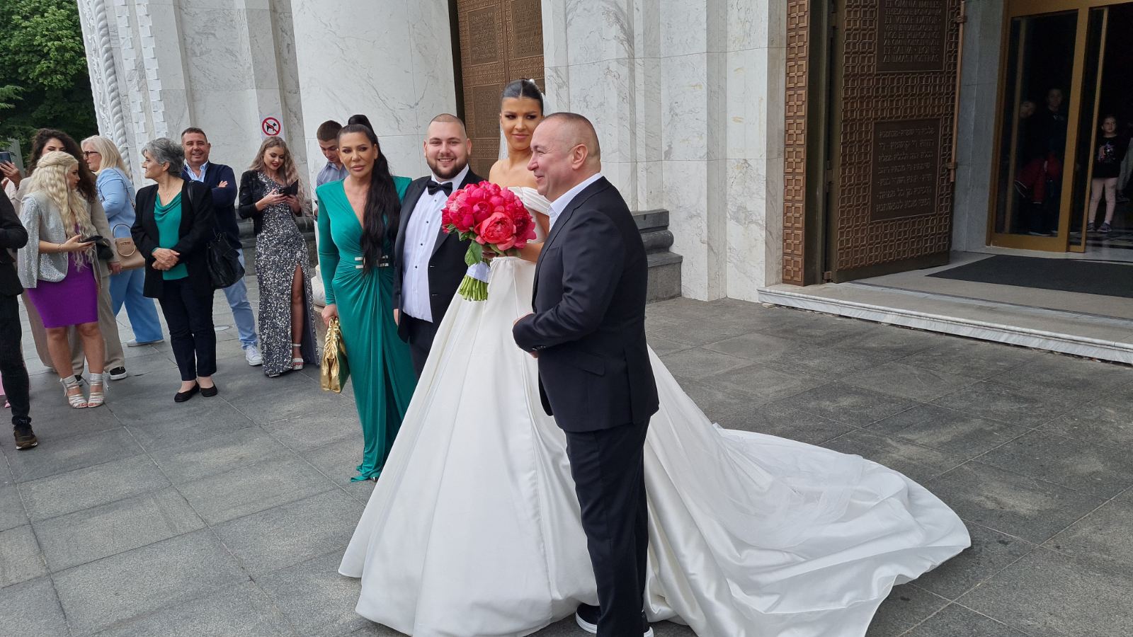 Emocije na vrhuncu: Đanijev sin i Minja romantičnim prvim plesom oduševili zvanice (VIDEO) 5 IMG 6e2e8b0c7a78c6c963ab7e097385cbe0 V