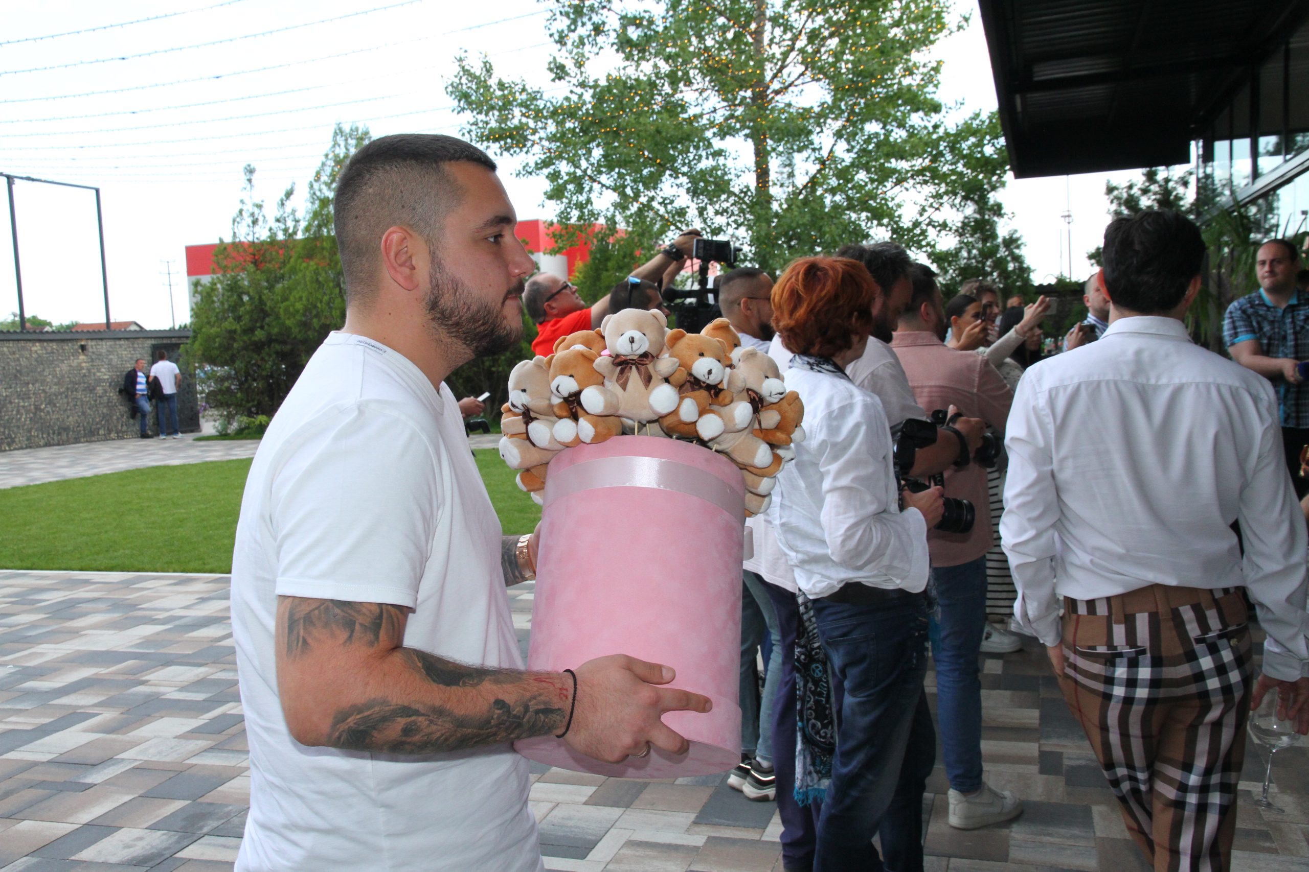 Estrada na okupu: Svi detalji proslave krštenja unuke Zorice Brunclik i Kemiša (VIDEO) 12 IMG 0992