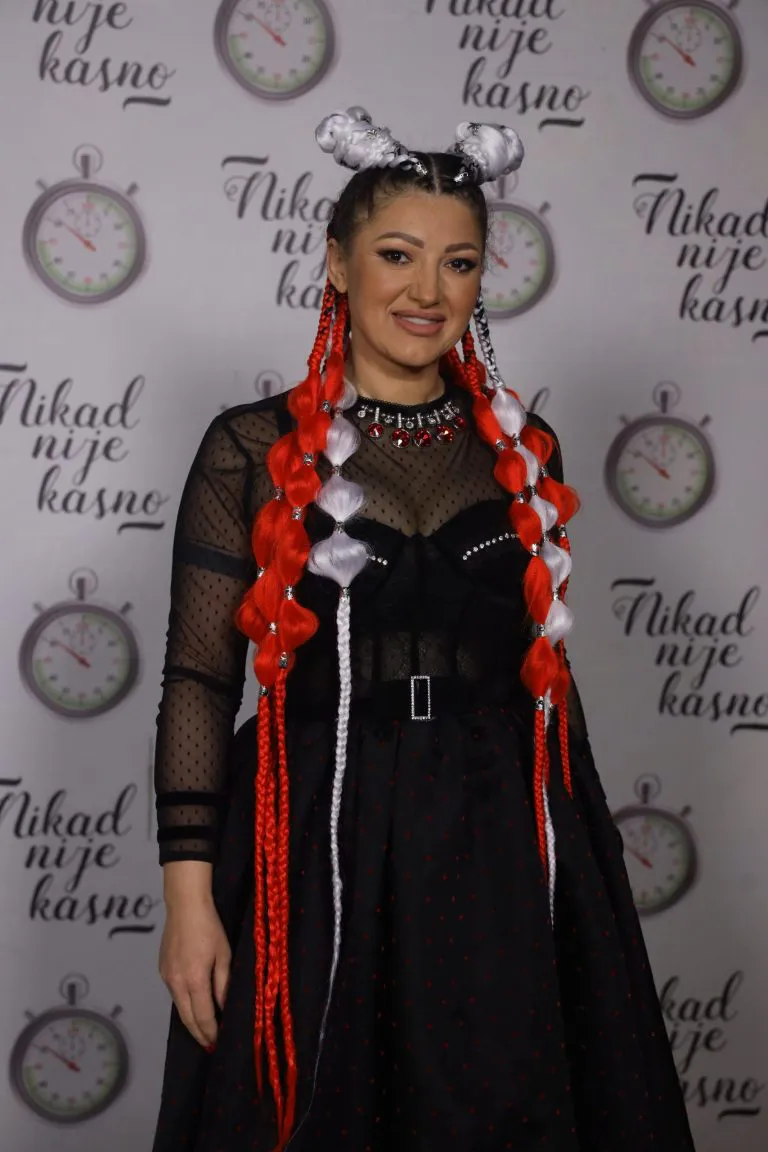 JASMINKA DUJMOVIC JASNA 42 GOD. ZAGREB 17 768x1152 1
