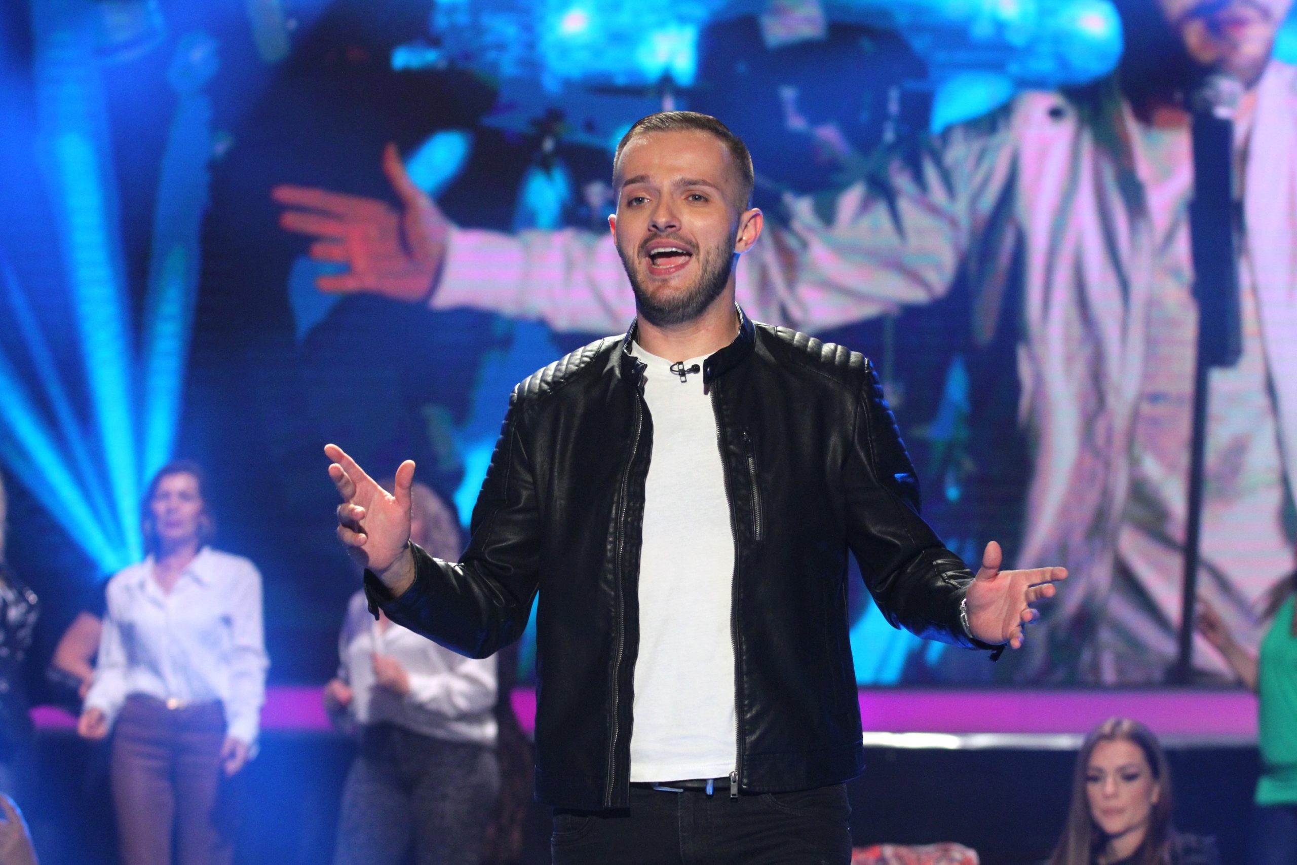 "Nosio sam roze skafander i nisam se stideo", Stefan Kosmajac odrastao u sestrinim stvarima: "Bilo je bitno da mi bude toplo" VIDEO 8 stefan kosmajac sin