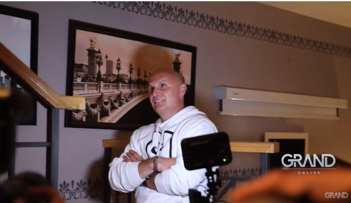 Mili otkrio misteriju - Zašto je ceo njegov studio u zebrastom printu i odgovor stvarno ima logike 5 Screenshot 2023 05 08 161704