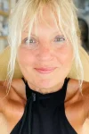 "Meni je svaki dan neizvesnost" Potopljen splav Vesne De Vinče, ona kao samurajka spasava živu glavu a evo šta uvek ima sa sobom (VIDEO) 2 vesna de vinca instagram e1685110240721