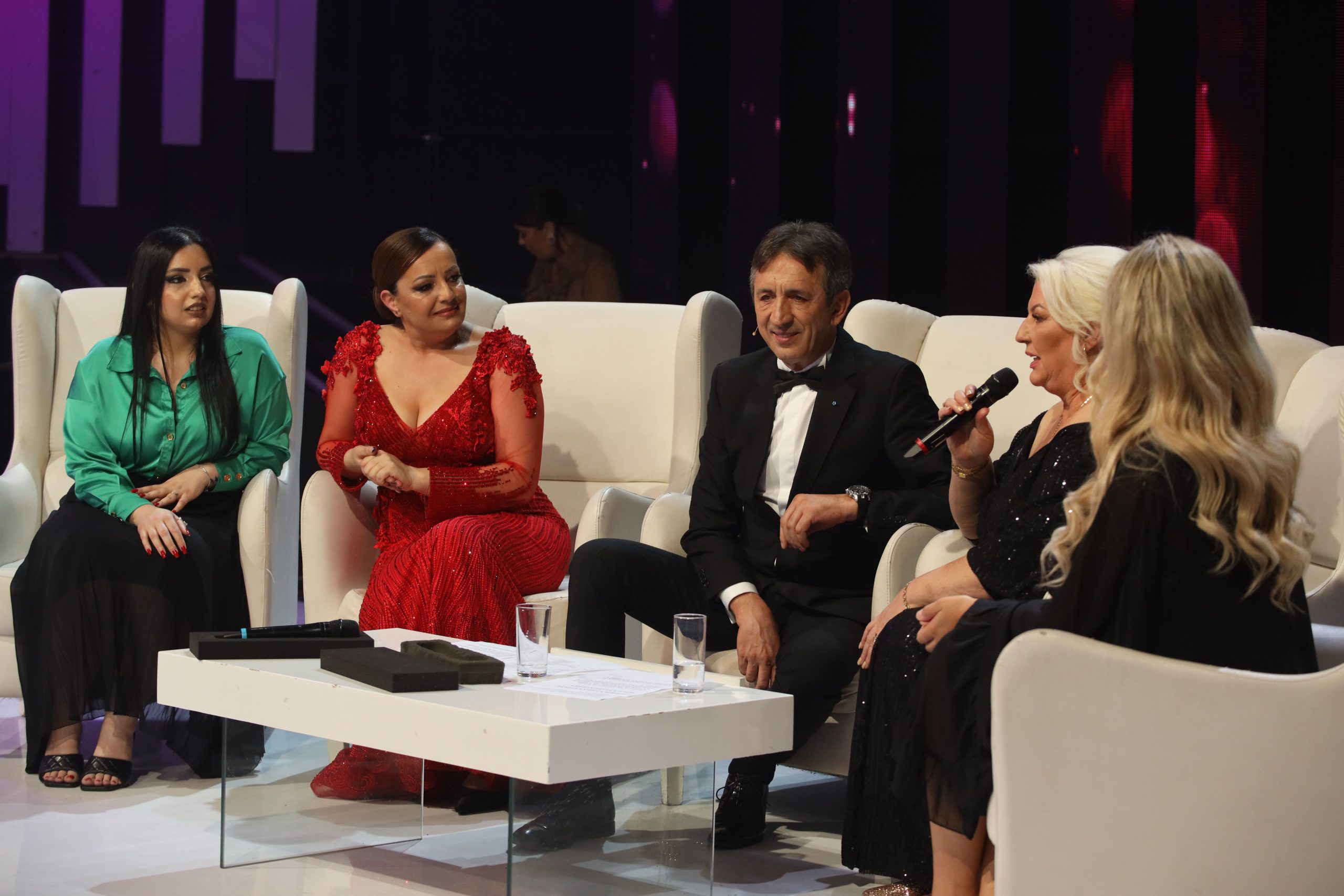 Dame ostavile sjajan utisak, Žika utvrđivao poznavanje iz geografije: "Kako da ne znam, svirao sam tamo" 8 0A0A1126