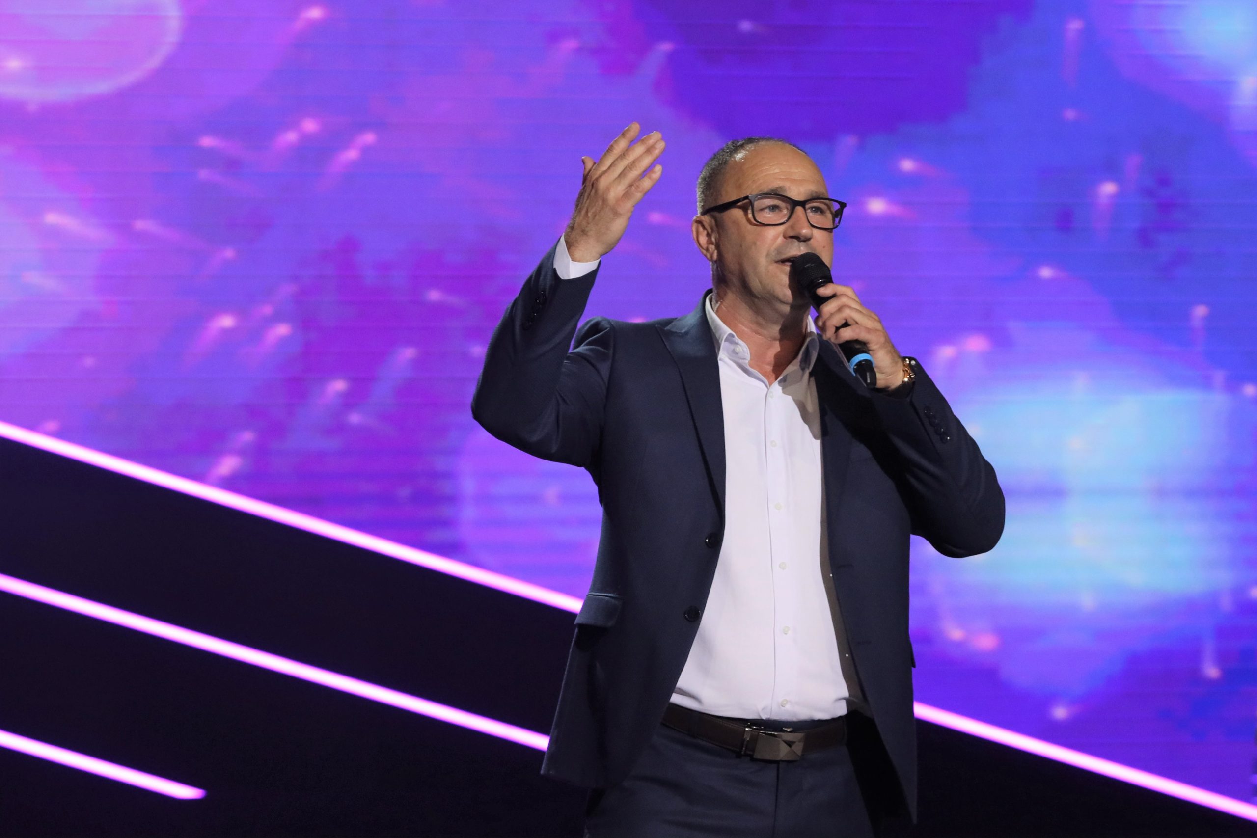 "Na ovaj način želim da joj se zahvalim": Edvin Husarić posvetio pesmu posebnoj osobi, veteran na ivici suza 7 0A0A4433