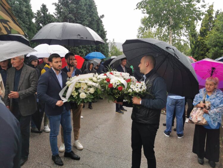 I kamen bi zaplakao: Enes Begović se potresnim rečima oprostio od sina 8 1686833833 dzenaza 10 750x563 1