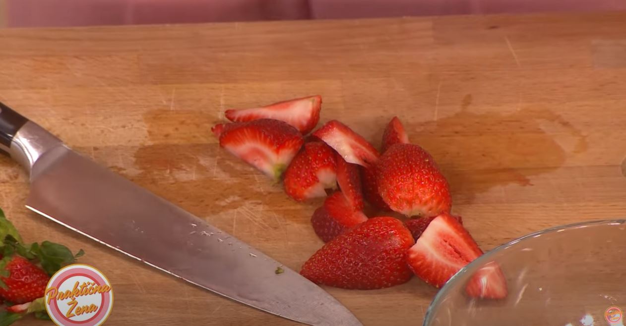 Prava prolećna poslastica: Tart sa belom čokoladom i jagodama (VIDEO) 6 Capture 21