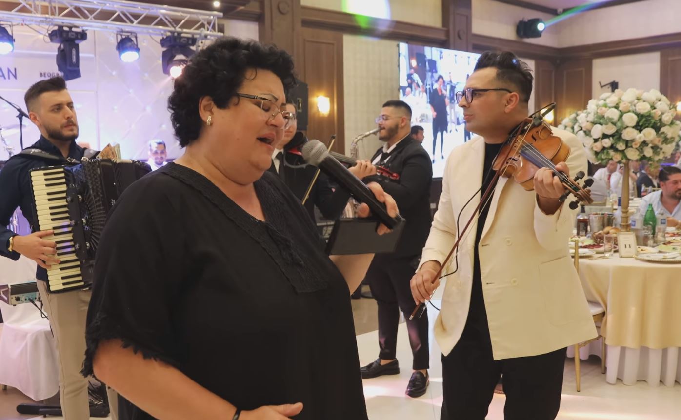 Kad Bojana zapeva, sve staje: Pobednica rasplakala kolege na privatnom veselju (VIDEO) 7 Capture 66