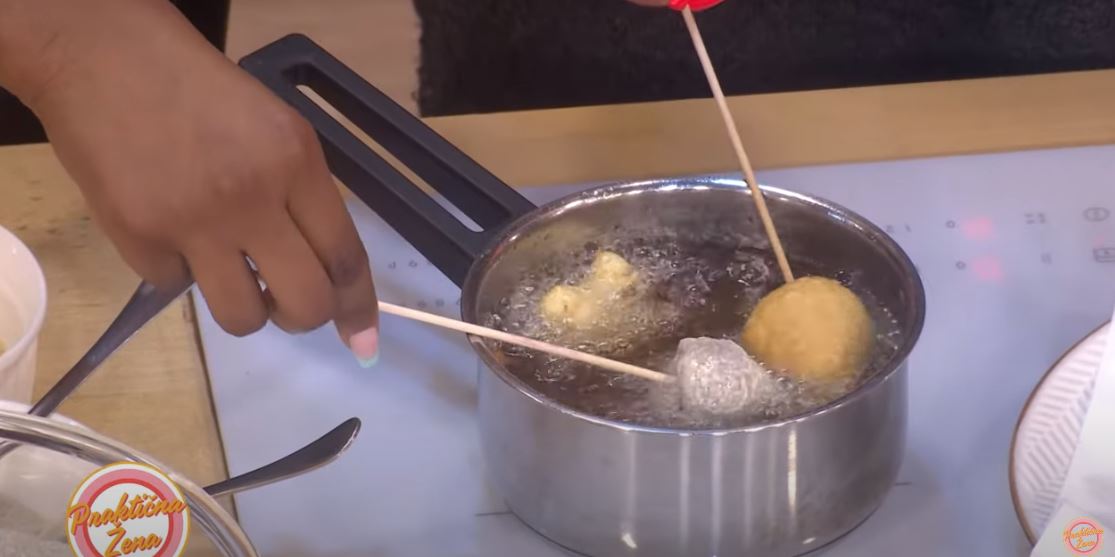 Ovo sigurno niste probali do sada: Pohovane jagode, banana i čokolada (VIDEO) 6 Capture 75