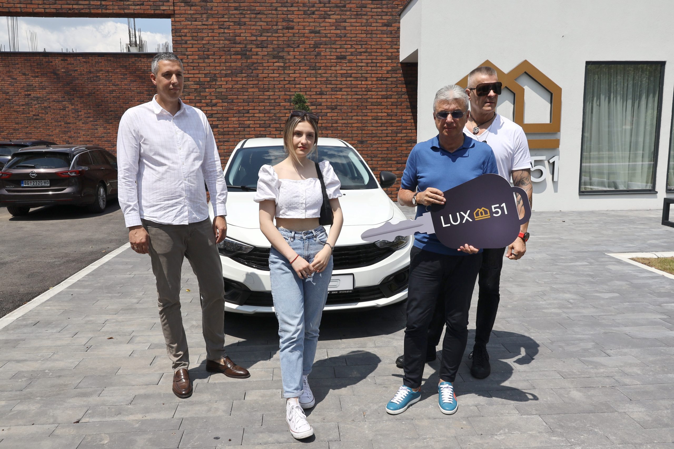 Saša Popović otkrio sve detalje ugovora sa finalistima "Zvezda Granda": "Mnogi se plaše" 4 DODELA AUTOMOBILA POBEDNIKU ZG 2022 2023 FOTO MUNJA 27062023 3 ok