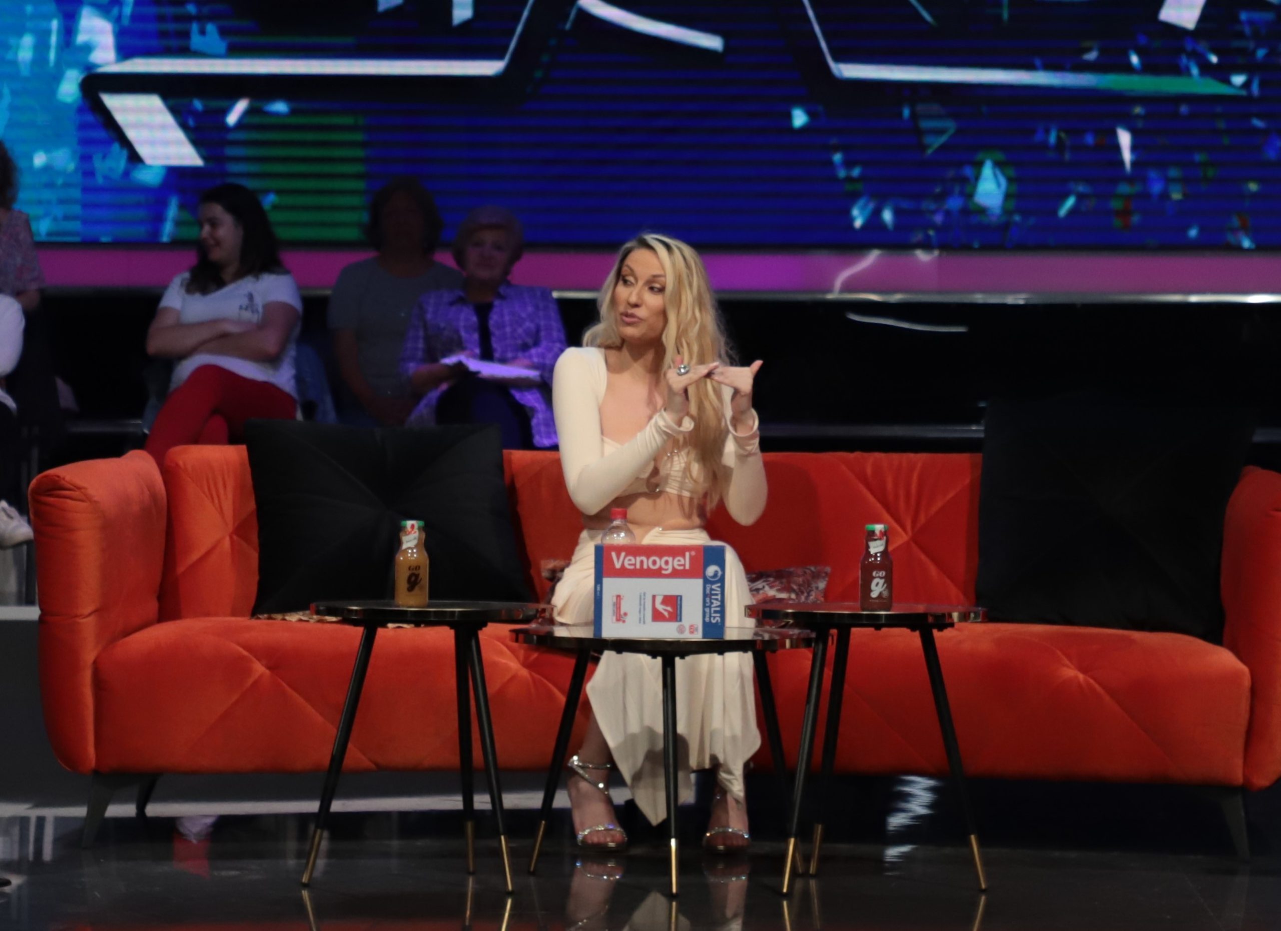 Rada Manojlović jednom rečenicom ućutkala hejtere: "Ja nosim ovu glavu, šta vam je" 5 RADA MANOJLOVIC ZGS SNIMANJE 31052023 FOTO LUKA 61