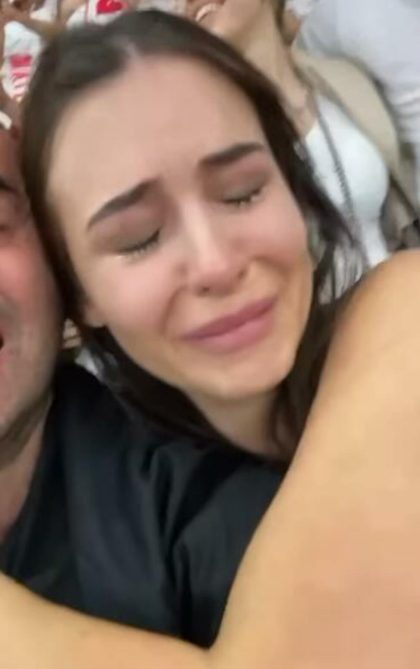 Anastasija ronila suze na tribinama: Pevačica bodrila Gudelja svim srcem, a on se odmah oglasio (FOTO) 5 anastasija r