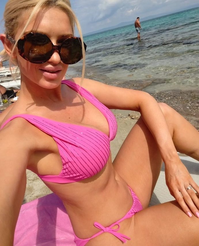 anja mit 4