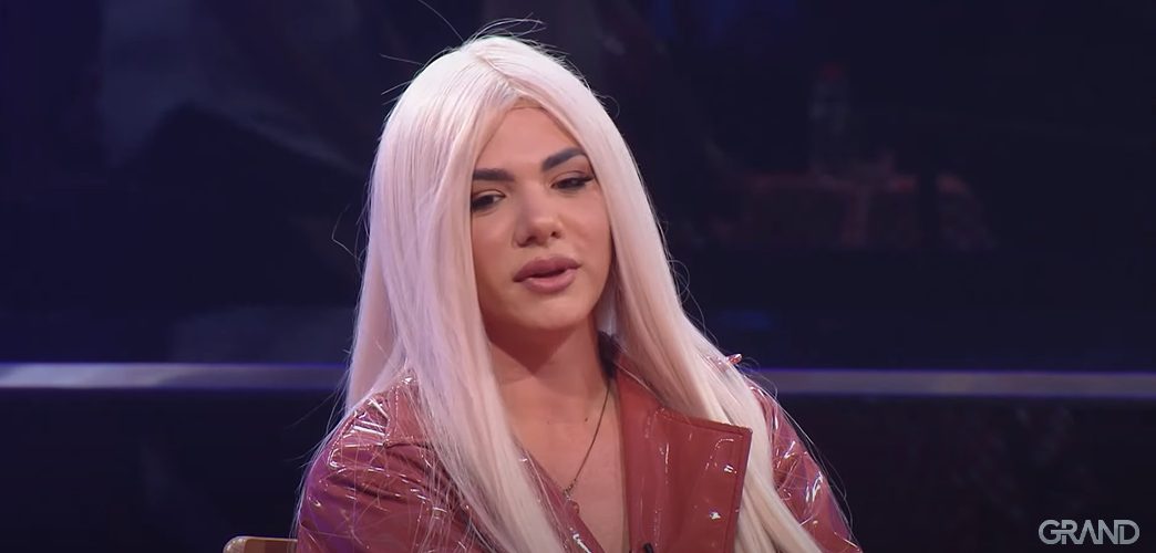 Pevačica se zamalo slomila od emocija u Grandovoj emisiji, voditeljke je tešile: "Fali mi majka, uvek sam bila mezimče" 7 hana masic as