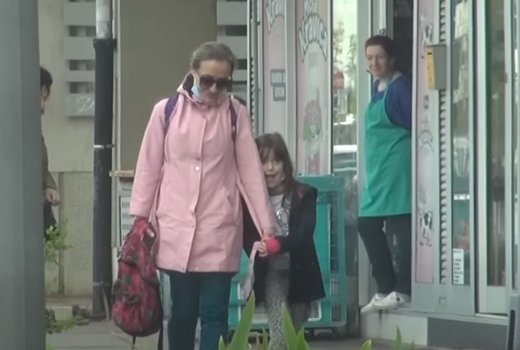 Glumica prošla kroz pakao nakon porođaja: Rodila ćerku u šestoj deceniji, bivši partner nije hteo da čuje za nju, a o ocu kaže jedno 7 jaksi