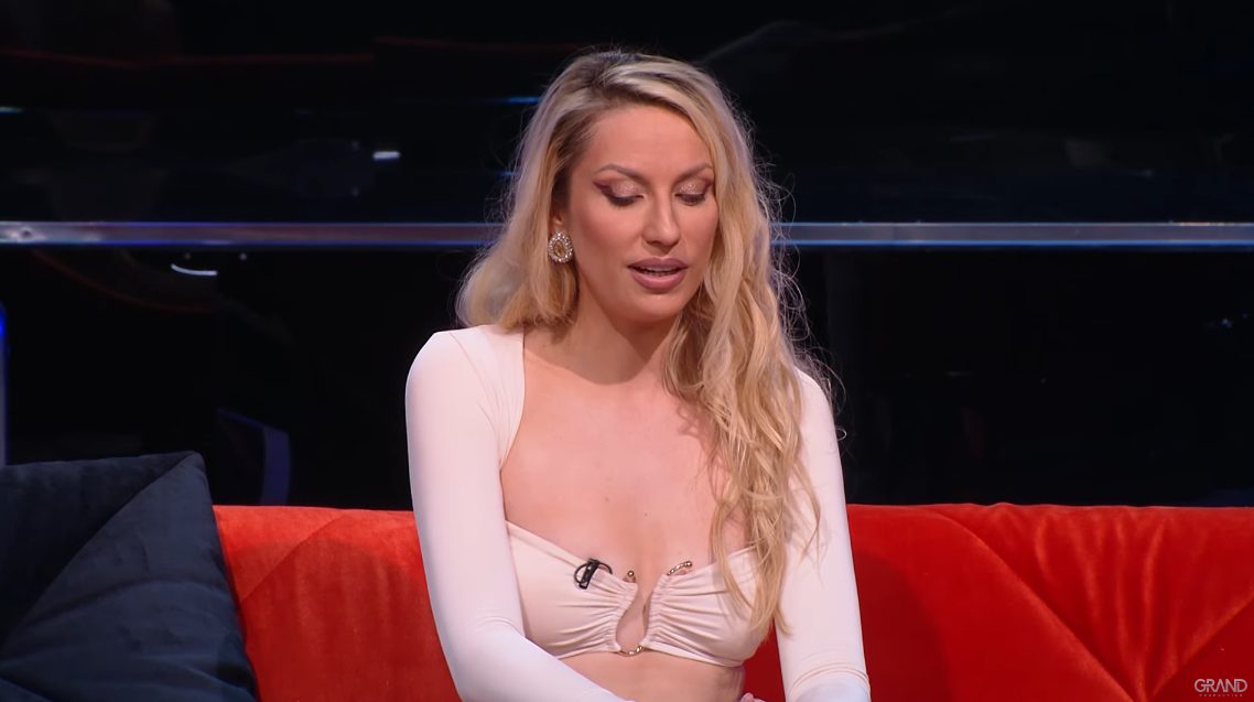 PREEMOTIVNO: Rada Manojlović se rasplakala usred emisije, koleginica pritrčala u pomoć (VIDEO) 6 rada majka