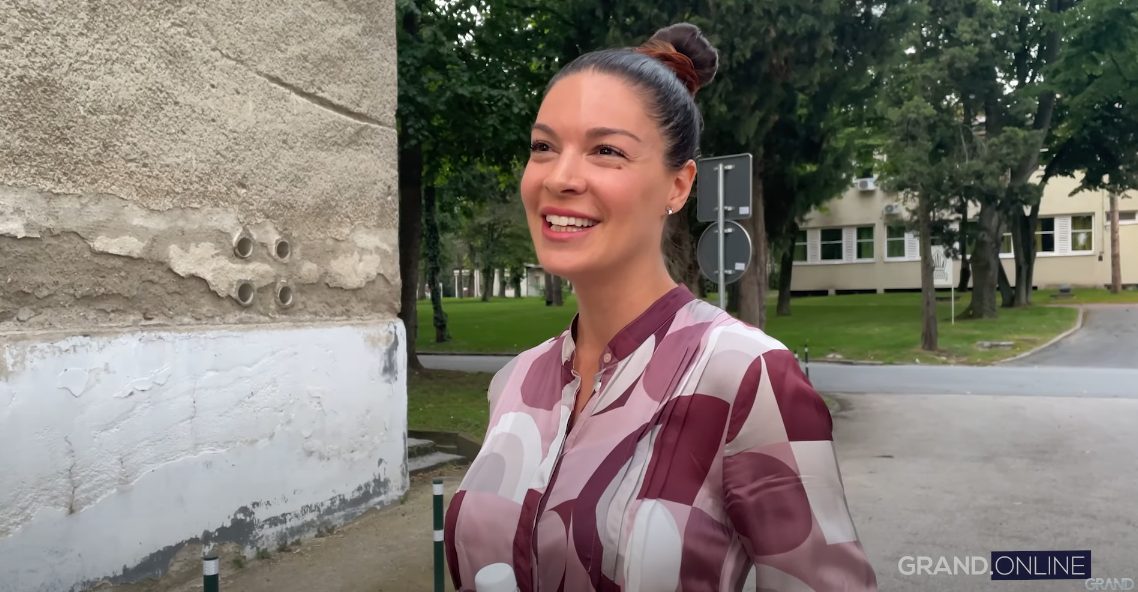 Sanja Kužet pred finale "Zvezda Granda" ispratila sina na maturu: "Došao je i taj trenutak, posebno sam radosna" (VIDEO) 5 sanja kuzet3
