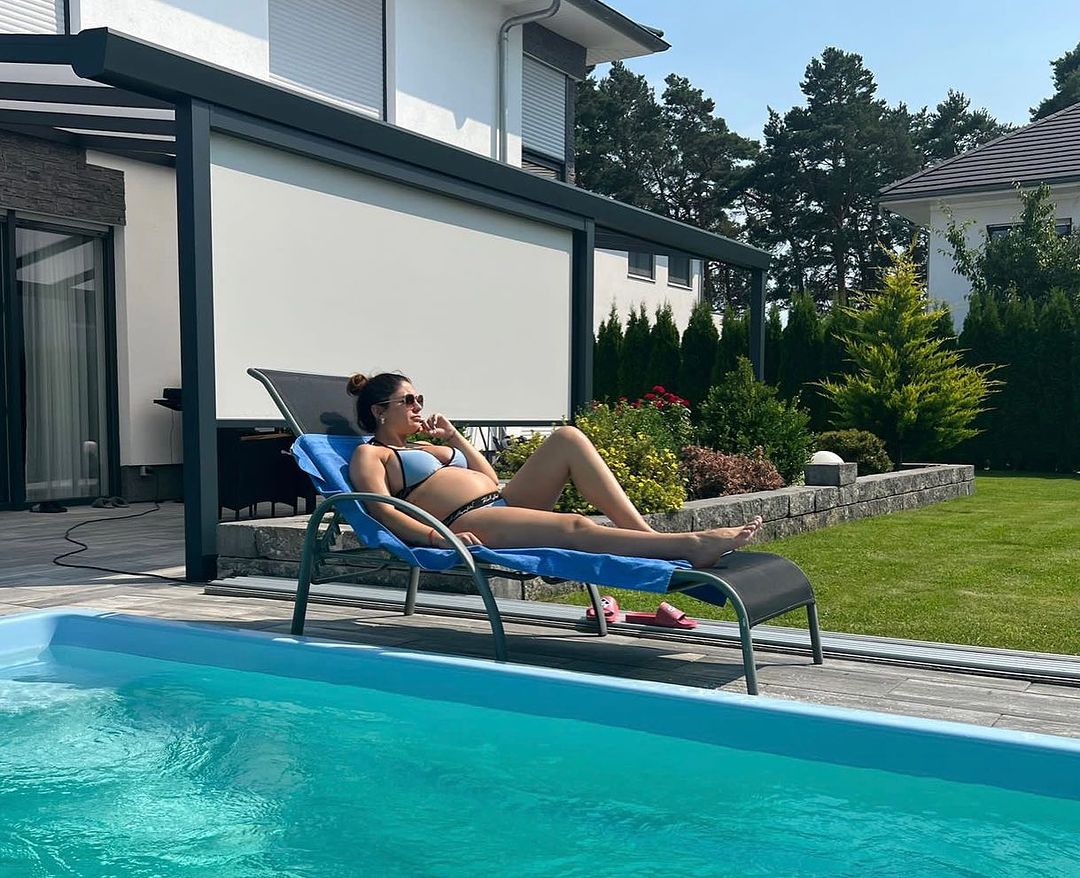 Nadica Ademov pokazala kako provodi trudničke dane: Isplivale fotke u bikiniju, a svi komentarišu jedno (FOTO) 7 347589815 18185562979287588 1566054582398694743 n