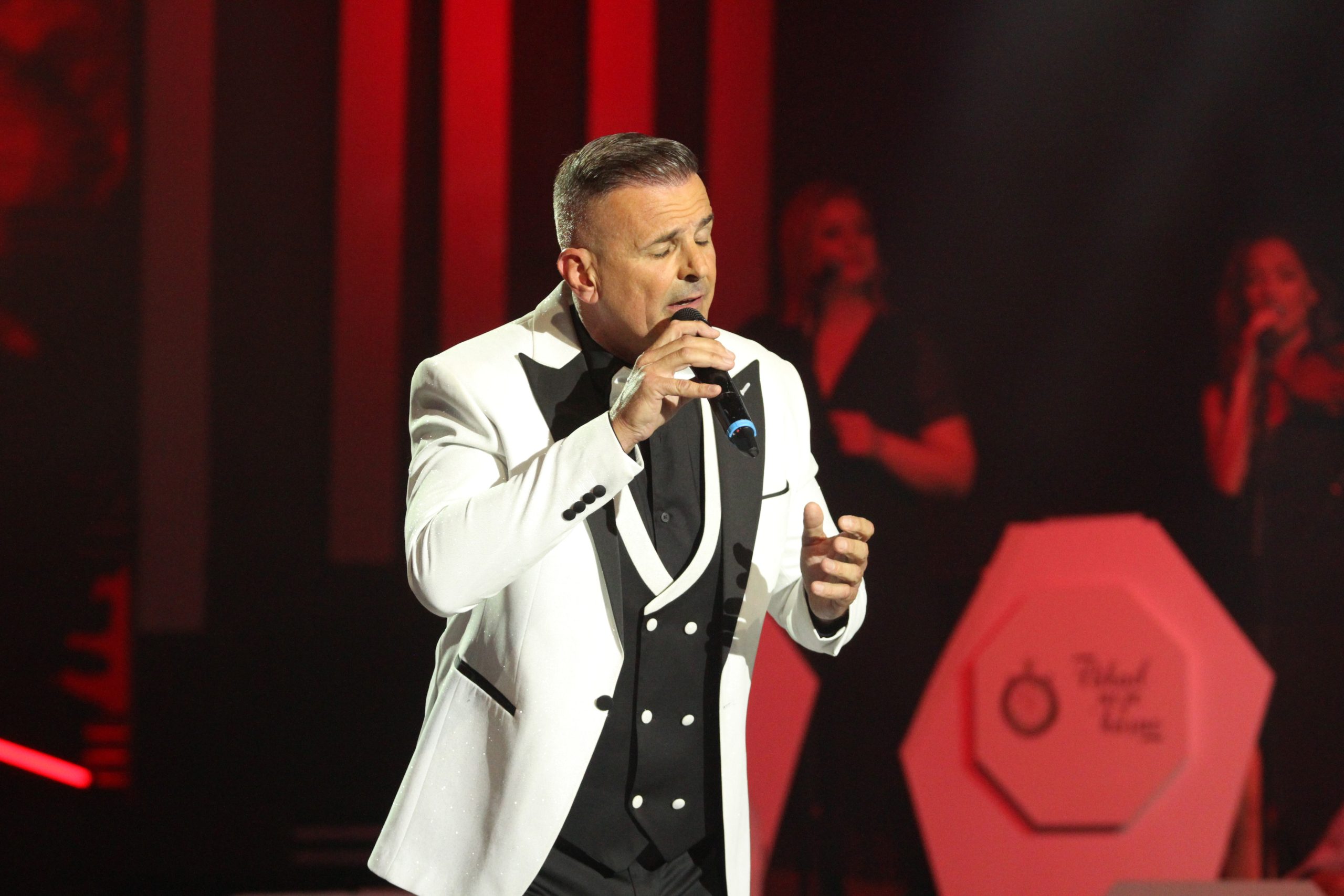 Strahinjina pesma odzvanja Balkanom, ujak u suzama: "Stihovi će biti uklesani u spomenik" (VIDEO) 9 DEJAN DRASKOVIC FINALE NNK FOTO GRAND 5 ok