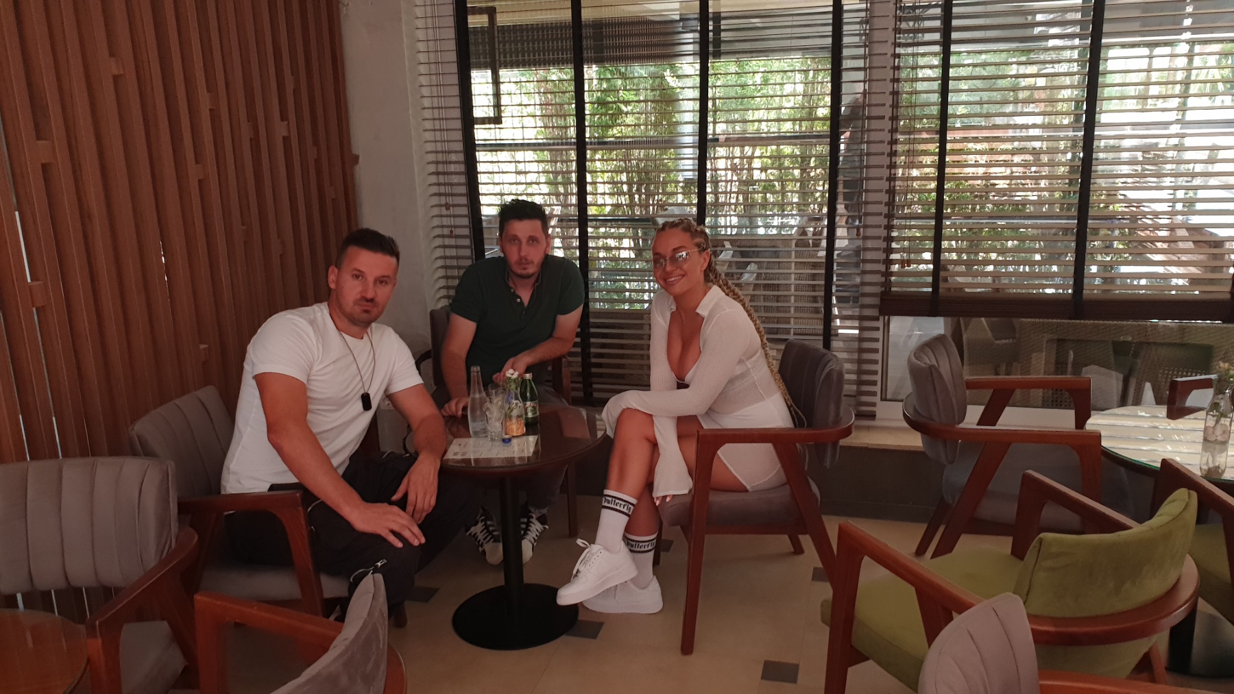 Svi u transu: Teodora Džehverović zapalila masu na primorju (VIDEO) 5 IMG c022e248b94751a023a52cc679c68608 V
