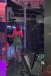U šljokicama od glave do pete: Aleksandra Prijović po kiši zapevala pred prepunim klubom, Filip je bodri iz prvih redova (FOTO) 4 PRIJA IGALO