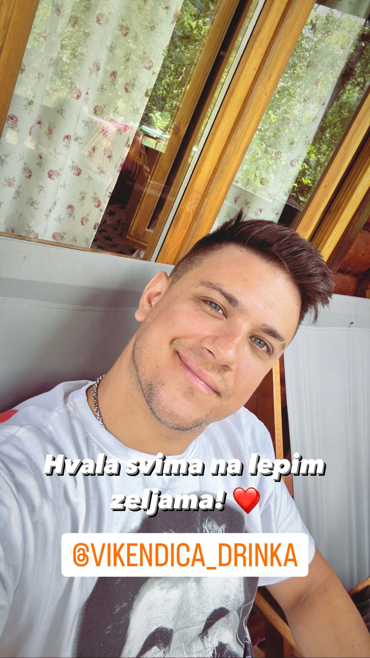 Veliko slavlje u domu Zorice Brunclik, pevačicina ćerka blista od sreće (FOTO) 7 Snapinsta.app 362879543 227091313624080 5611529534129092164 n 1290