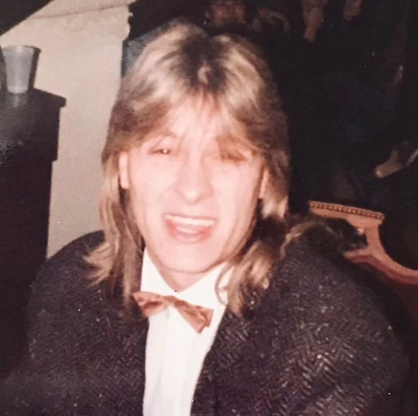 Prepoznajete li muzičara sa slike? Detinjstvo mu je obeležio niz tragedija, a danas je uspešan i vlada scenom (FOTO) 6 djorjde david