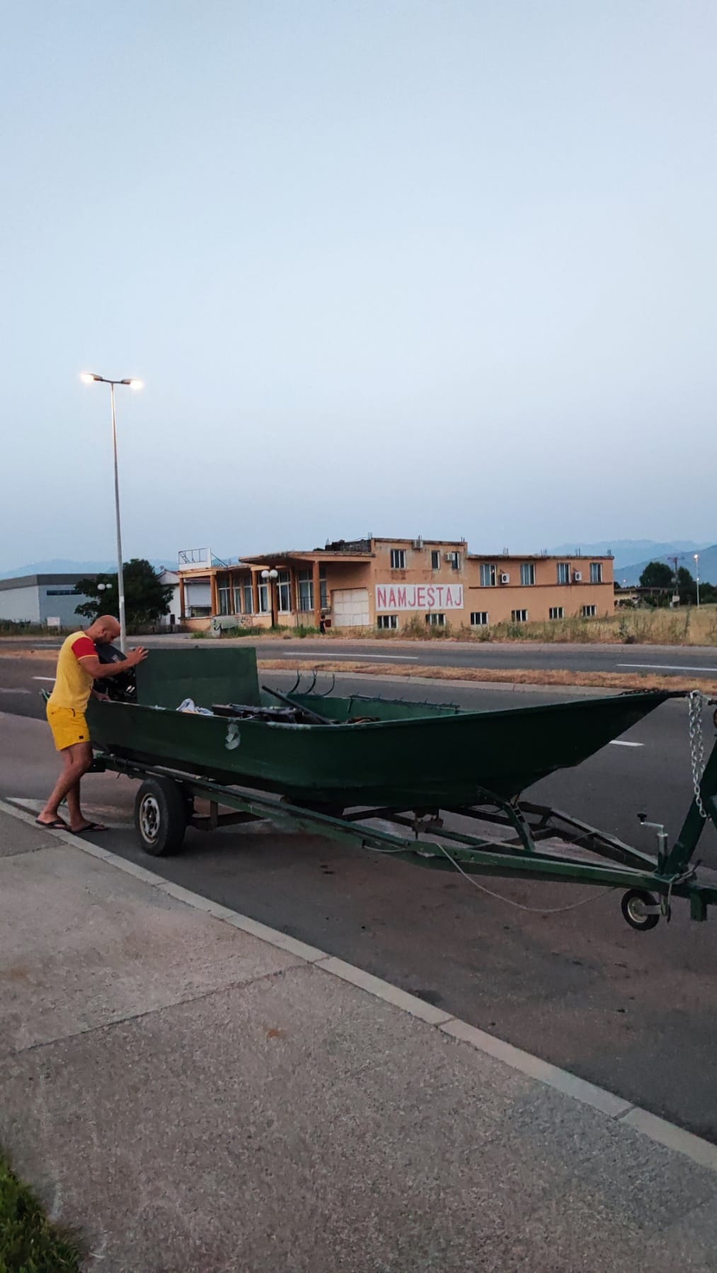 Zvezda Granda uhvaćen na Skadarskom jezeru: Neprepoznatljiv krenuo na pecanje, a tek da vidite šta je ulovio (FOTO) 6 f783cafa e81d 4f7c b6ab 81cc7888344f