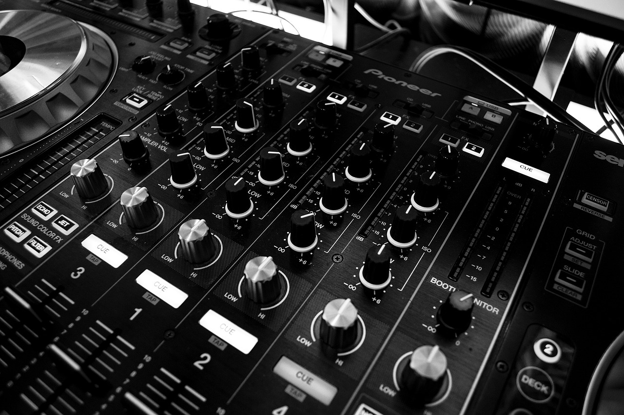 Estrada u suzama, preminuo mladi muzičar, emotivnim porukama se opraštaju od njega 6 mixer g7463f39fc 1280