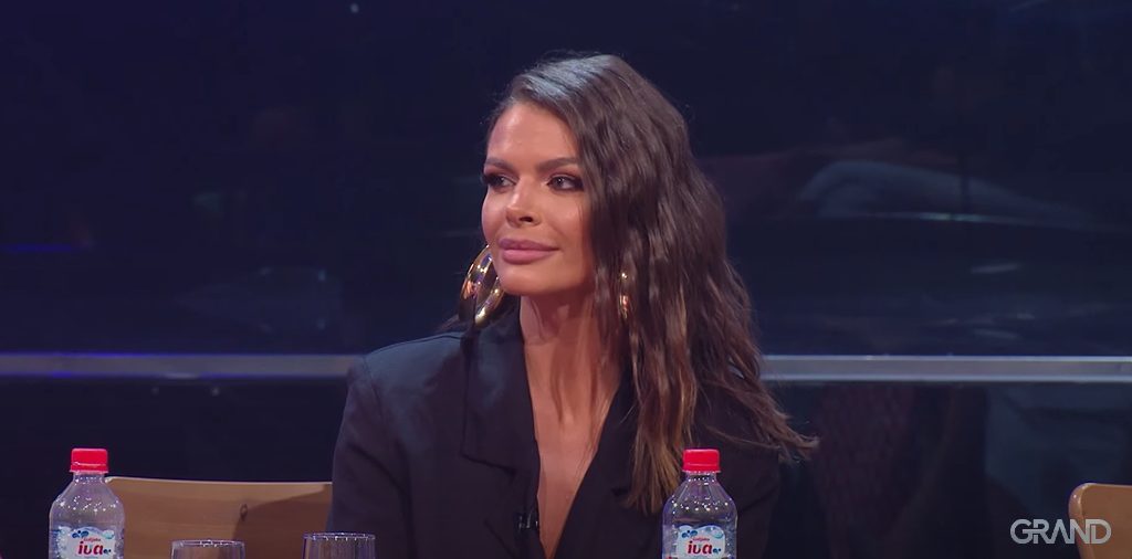 "Stajala sam u bazenu i plakala", Rialda pukla pod pritiskom na jednom nastupu, a onda je doživela prosvetljenje: "Setila sam se jedne stvari" 2 rialda asmm