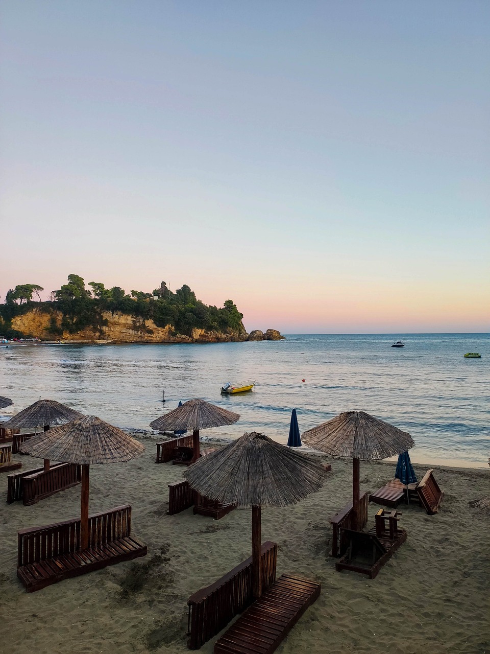 Specijalci sa psima detaljno pregledali plažu zbog Cecinog koncerta, zatvoren deo gde se pevačica nalazi 7 ulcinj g45600e14c 1280