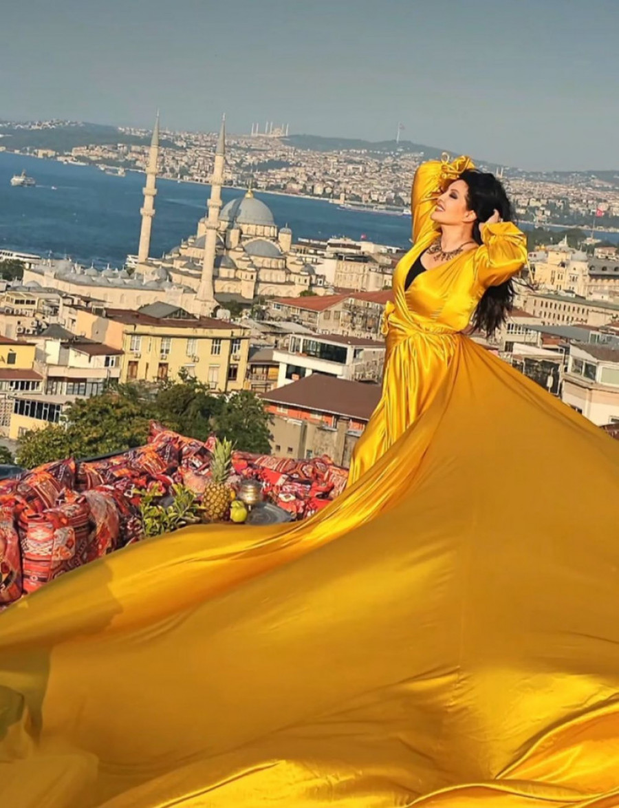 Dragana Mirković kao princeza: Pevačica oduševila sve prizorom iz bajke (VIDEO) 5 120222 screenshot 20230827 163715 instagram iff